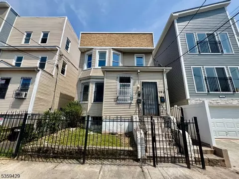 792 S 19th St, Newark, NJ 07103