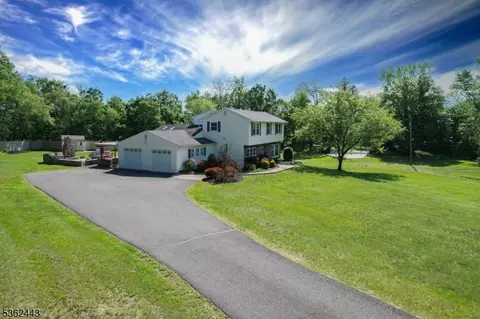 108 Copper Hill Rd, Ringoes, NJ 08551