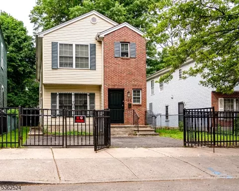 125 S 8th St, Newark, NJ 07107