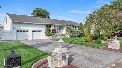 7 Charles Dr, Fairfield, NJ 07004