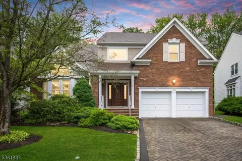 25 Rambling Dr, Scotch Plains, NJ 07076