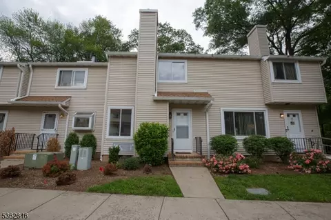 12 Woodland Dr, Roselle, NJ 07203