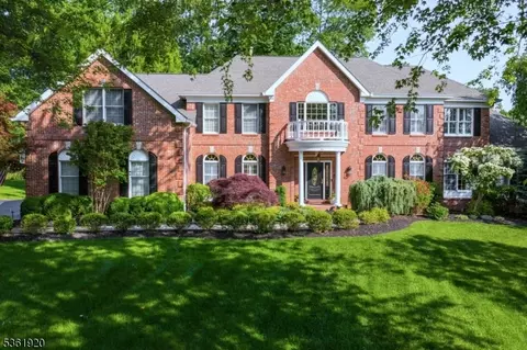 52 Independence Dr, Basking Ridge, NJ 07920