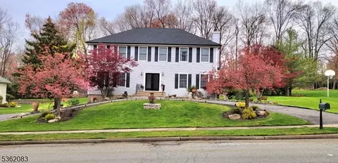 36 Michelle Ct, North Haledon, NJ 07508
