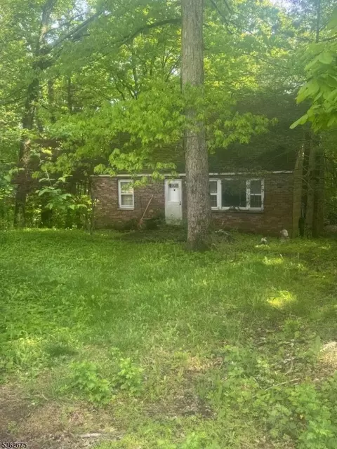 14 Hubert Dr, Highland Lakes, NJ 07422