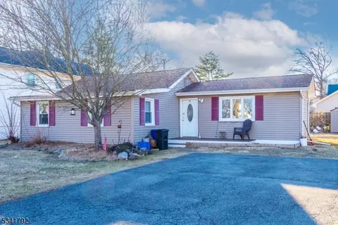 15 Seminole Ave, Lake Hiawatha, NJ 07034