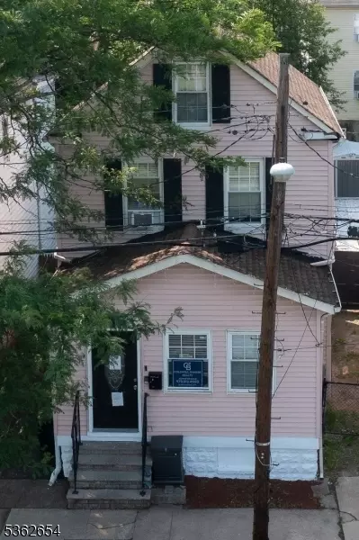 341 S 18th St, Newark, NJ 07103