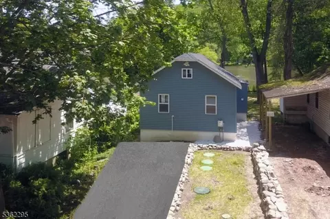 37 Lakeview Ter, Oakland, NJ 07436
