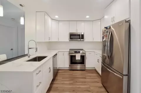 1 Carriage City Plz #509, Rahway, NJ 07065