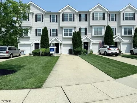 31 Highgrove Ct, West Deptford, NJ 08086