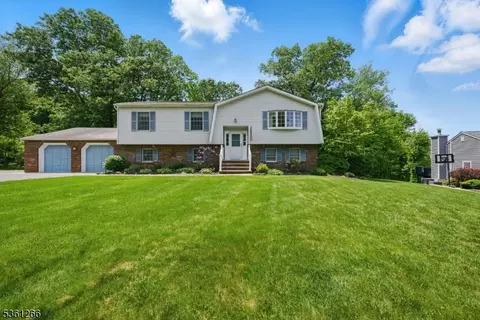 28 Fox Hill Dr, Franklin, NJ 07416