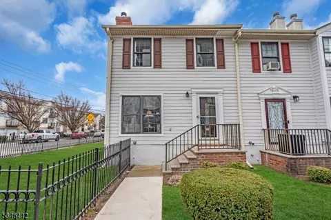 35 Gouverneur St, Newark, NJ 07104