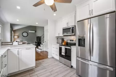 22 Corwin St, Randolph, NJ 07869 photo 3