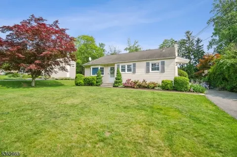 22 Corwin St, Randolph, NJ 07869