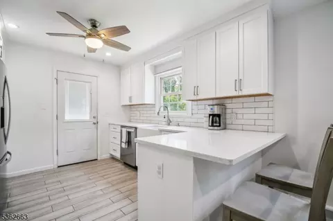 22 Corwin St, Randolph, NJ 07869 photo 4