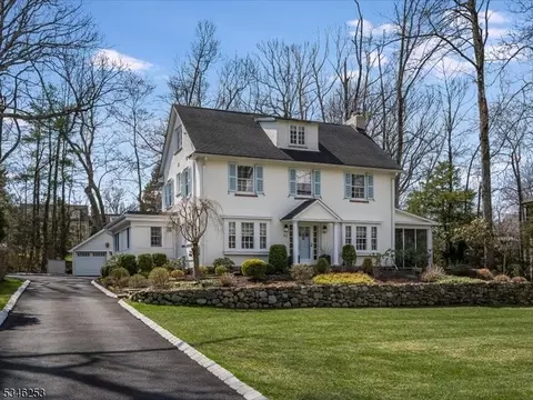 91 Hathaway Ln, Essex Fells, NJ 07021