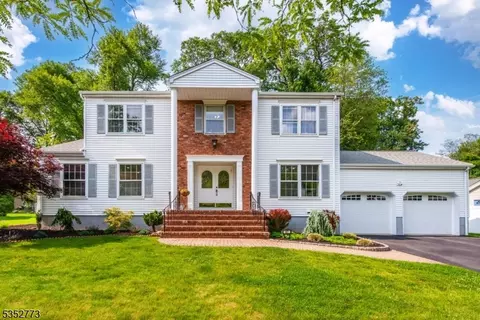 47 Robin Hood Way, Wayne, NJ 07470