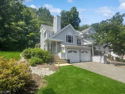 51 Rushmore Ln, Hackettstown, NJ 07840