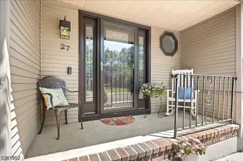 27 Elm Ter, Flemington, NJ 08822