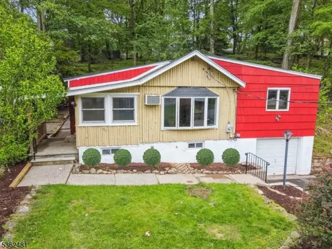 26 Bay View Rd, Hopatcong, NJ 07843