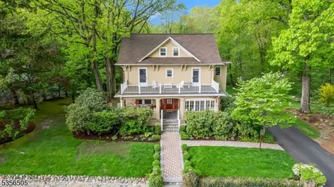 34 Crane Rd, Mountain Lakes, NJ 07046