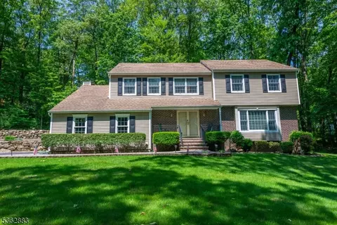 11 Timberline Dr, Roxbury Township, NJ 07836