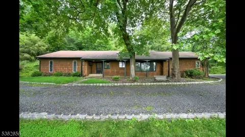 306 Warrenville Rd, Green Brook, NJ 08812