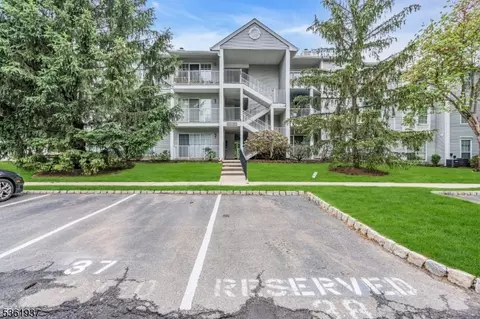 69 Rachel Ct, Franklin Park, NJ 08823