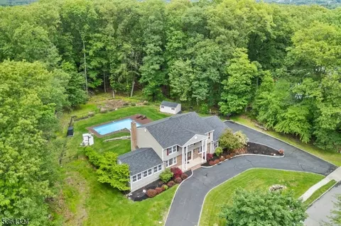 7 Hennion Dr, Parsippany, NJ 07054
