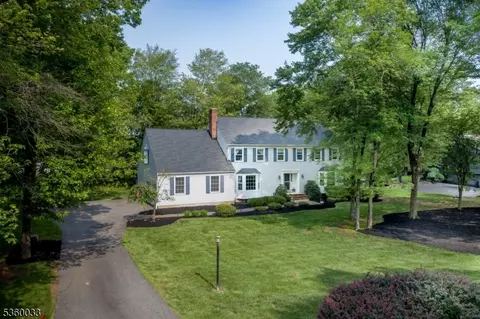 28 Willow Brook Ln, Annandale, NJ 08801