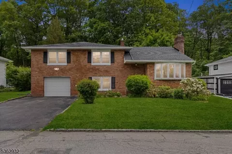 11 Amendola Dr, Netcong, NJ 07857