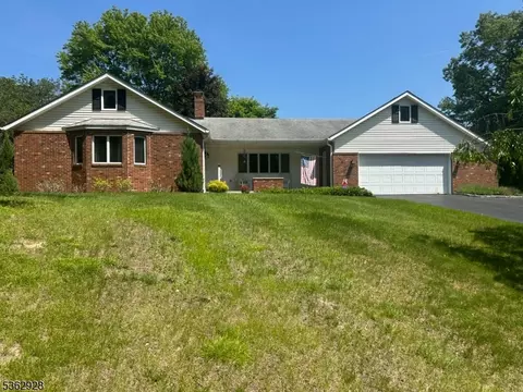 6 Geraldine Dr, Wantage, NJ 07461