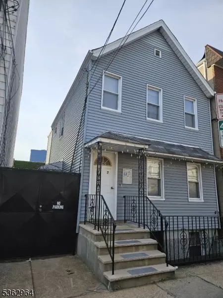 37 Adams St, Newark, NJ 07105
