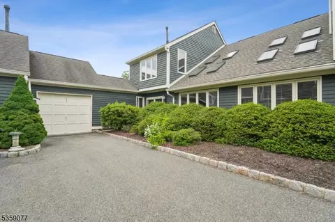 11 Village Dr Condo, Basking Ridge, NJ 07920
