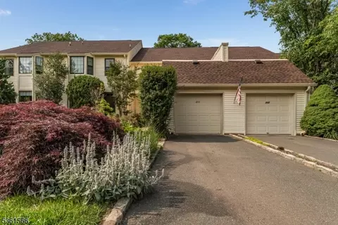 205 Burlington Ct, Flemington, NJ 08822