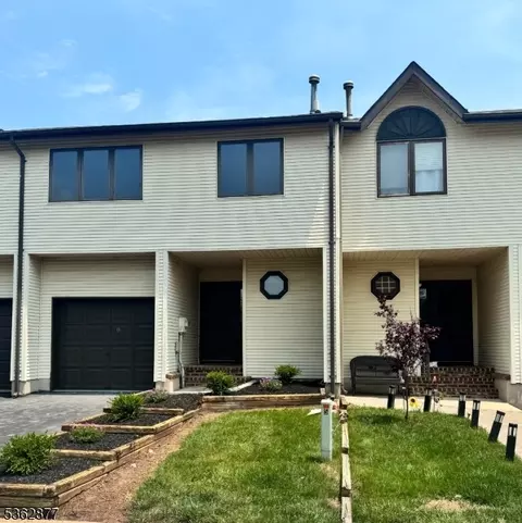 8 Fir Ct, Flemington, NJ 08822