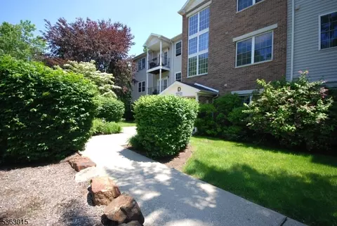 44 Mountainview Ct, Riverdale, NJ 07457