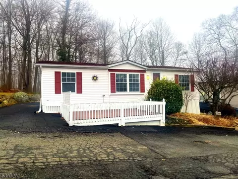 10 Sanbar Dr, Jefferson, NJ 07849