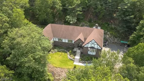 5 Brookvale Ter, Kinnelon, NJ 07405