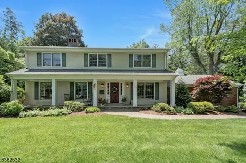 418 Carlton Rd, Wyckoff, NJ 07481