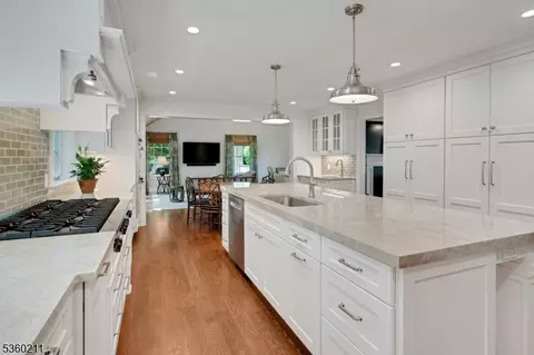 16 Sweetbriar Rd, Summit, NJ 07901 photo 6