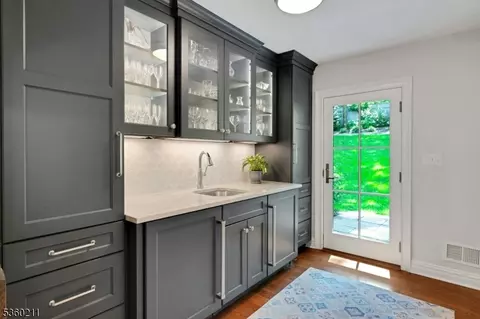 16 Sweetbriar Rd, Summit, NJ 07901 photo 9