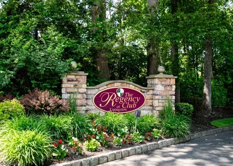 509 Kensington Ln, Livingston, NJ 07039