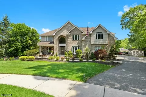12 Woodland Ct, Wayne, NJ 07470