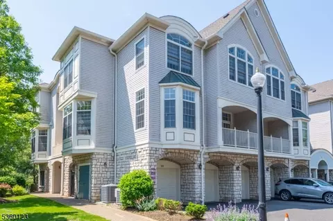 903 Regal Blvd, Livingston, NJ 07039