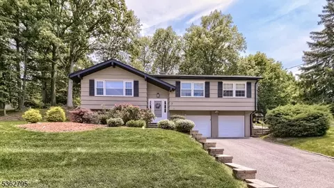 7 Knight Rd, Wayne, NJ 07470 photo 2