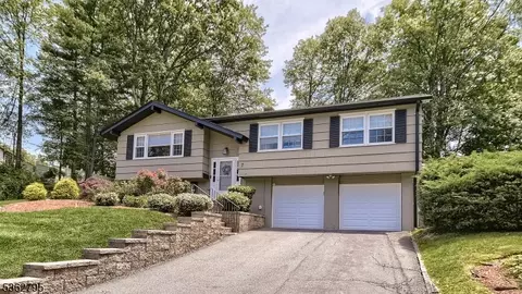 7 Knight Rd, Wayne, NJ 07470 photo 3