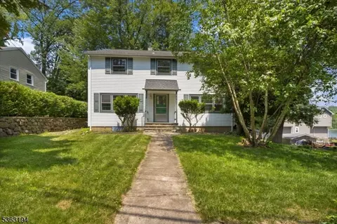 10 Lakeview Trl, Denville, NJ 07834