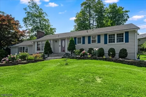 86 Summit Rd, Sparta, NJ 07871