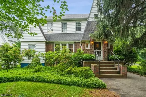 261 Brooklake Rd, Florham Park, NJ 07932